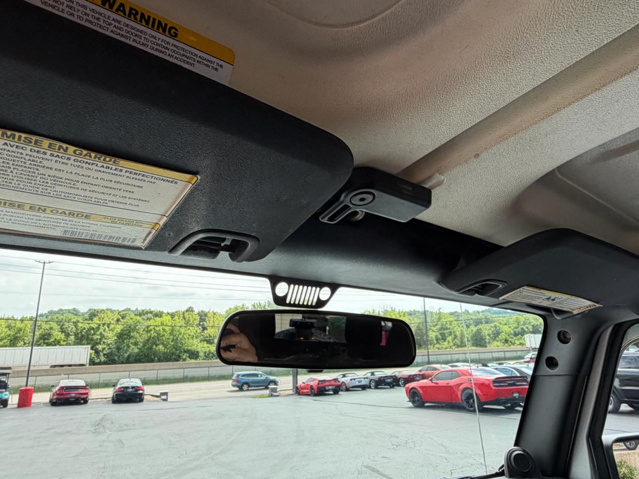 Jeep Wrangler 4WD 2dr Sahara 2011