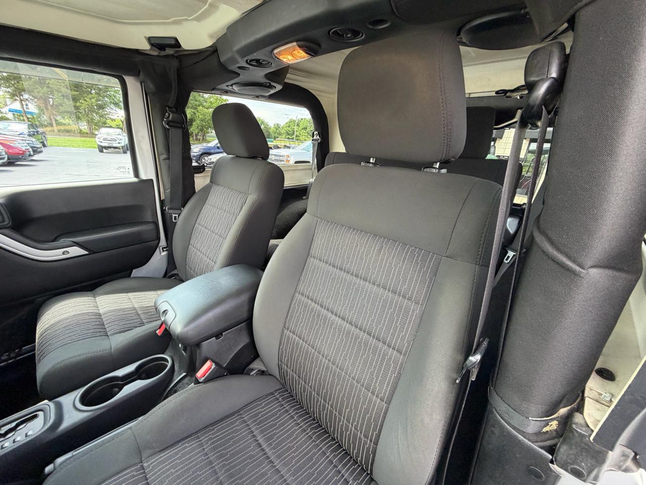 Jeep Wrangler 4WD 2dr Sahara 2011