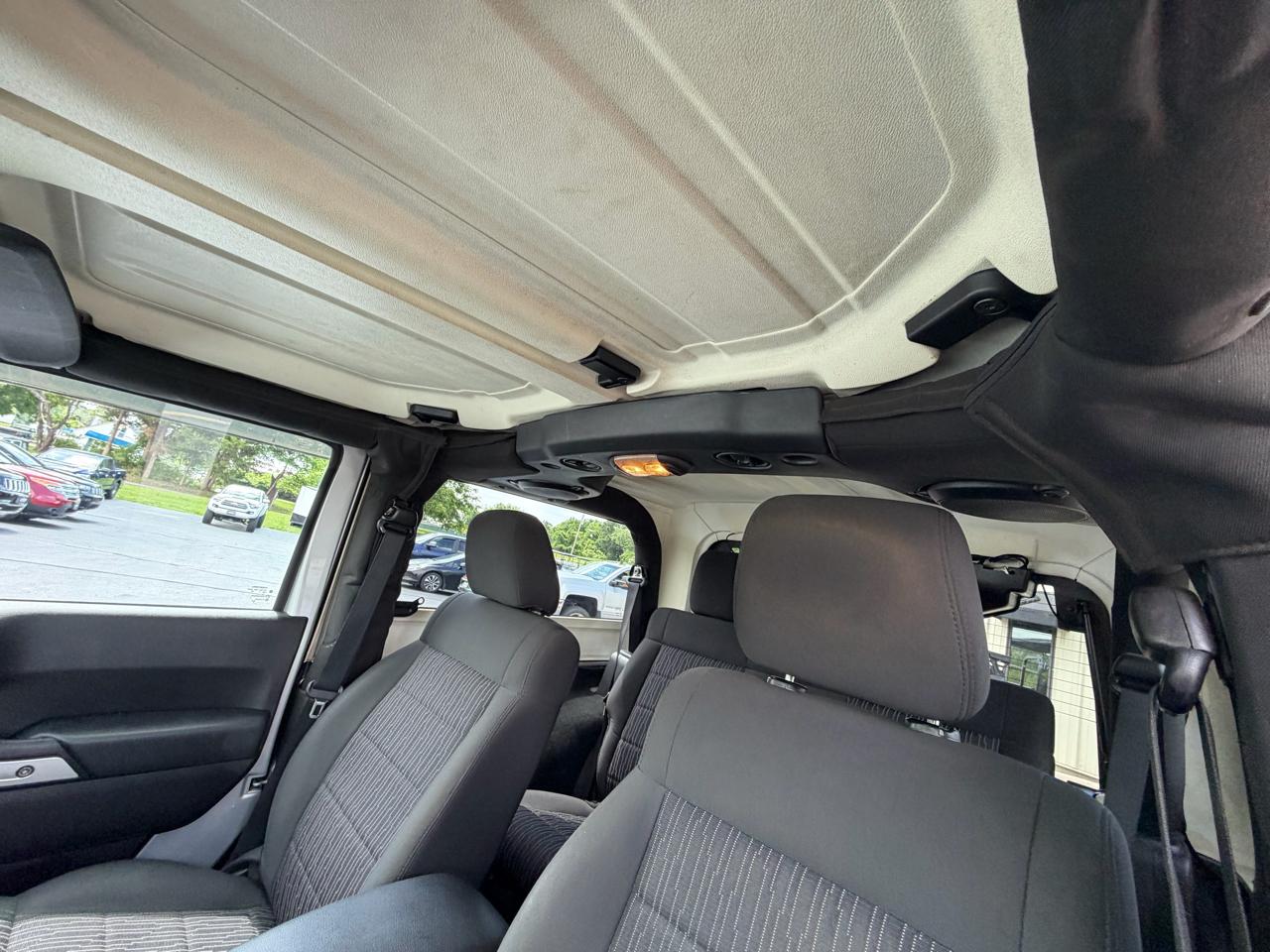 Jeep Wrangler 4WD 2dr Sahara 2011