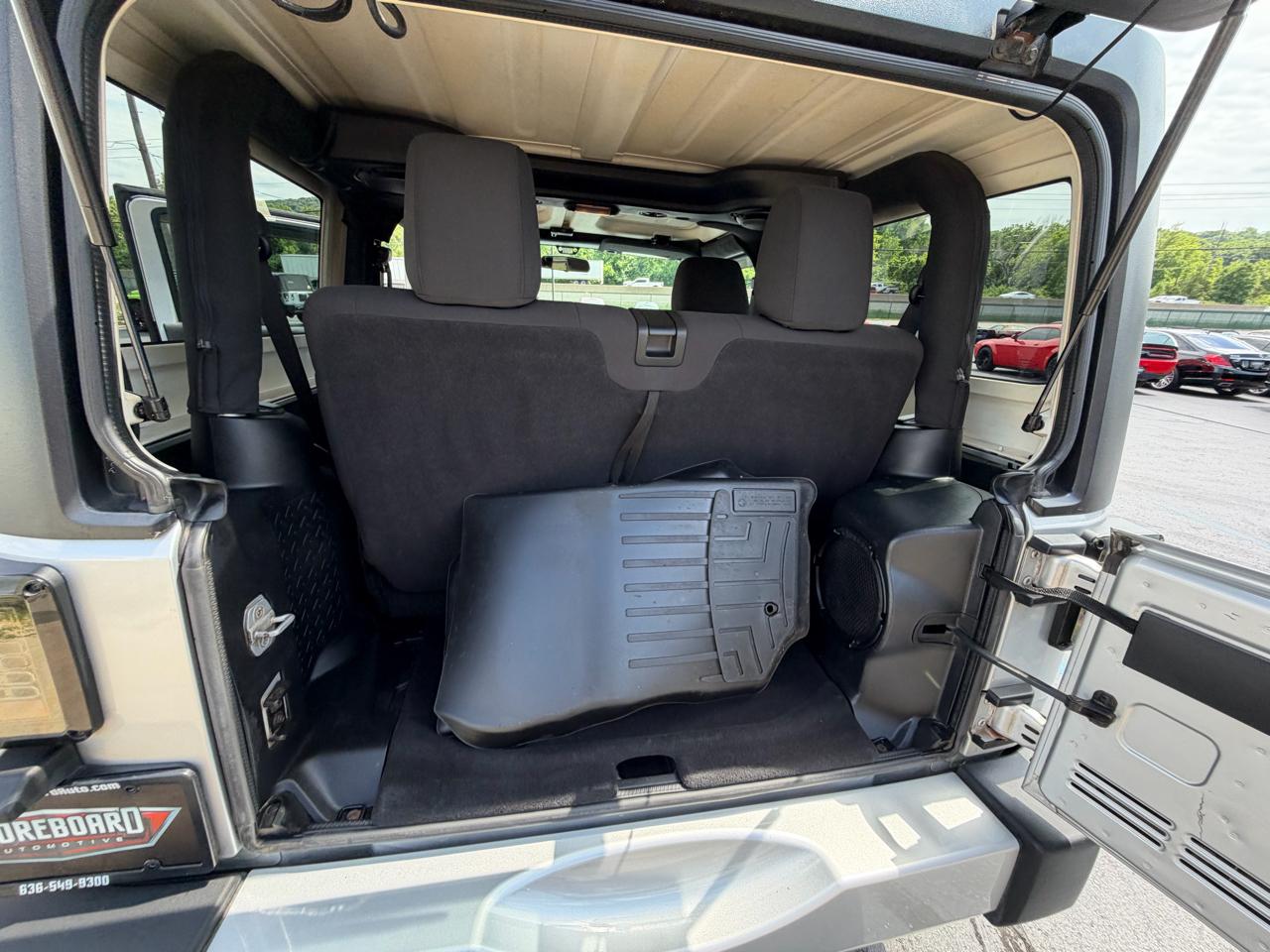 Jeep Wrangler 4WD 2dr Sahara 2011