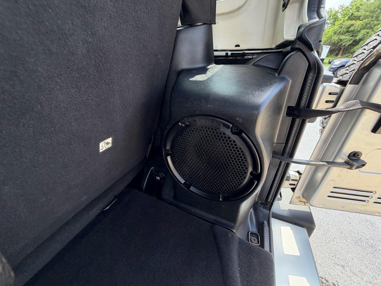 Jeep Wrangler 4WD 2dr Sahara 2011