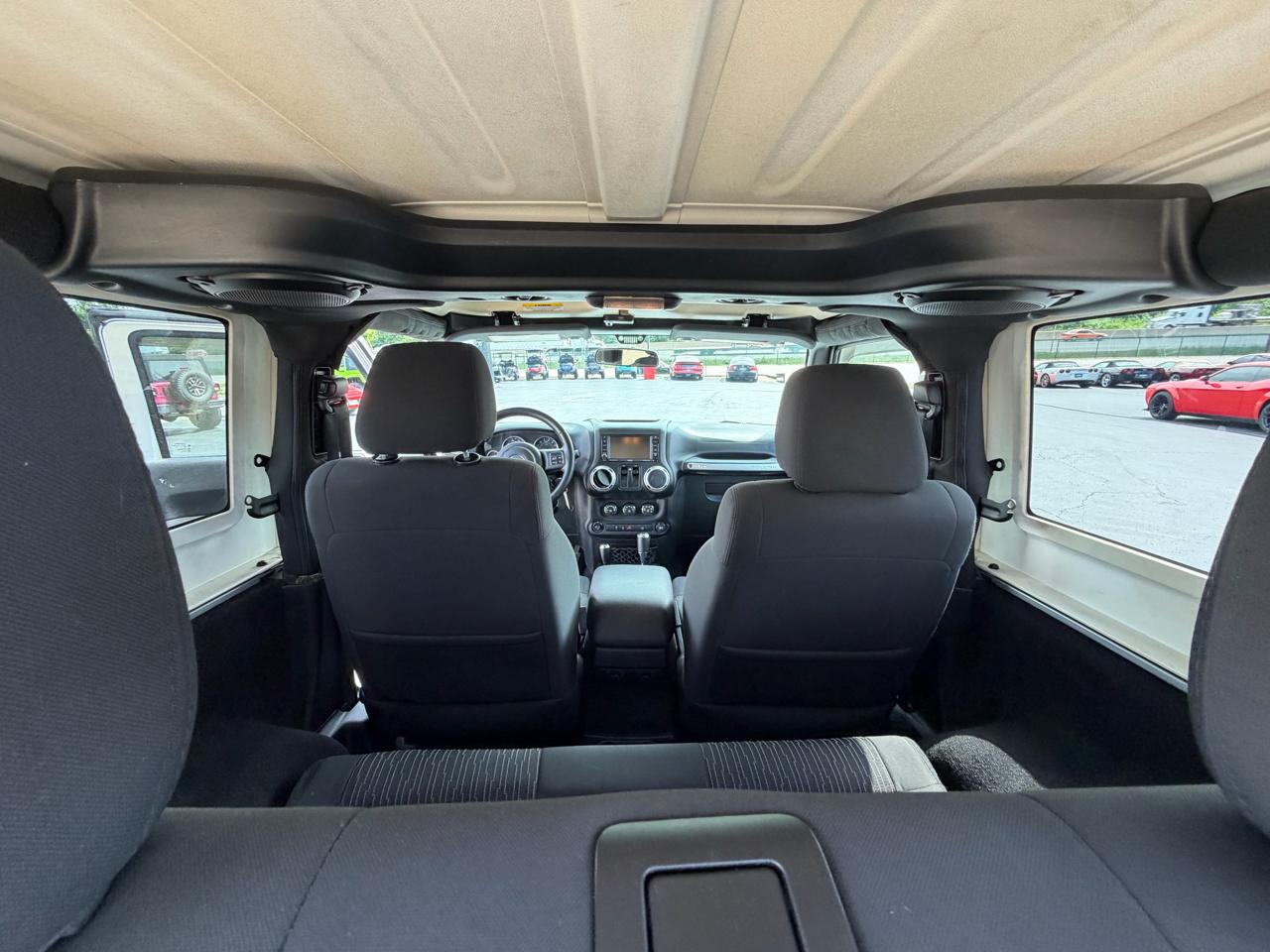 Jeep Wrangler 4WD 2dr Sahara 2011
