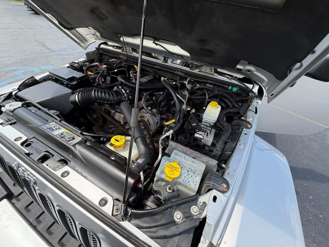 Jeep Wrangler 4WD 2dr Sahara 2011