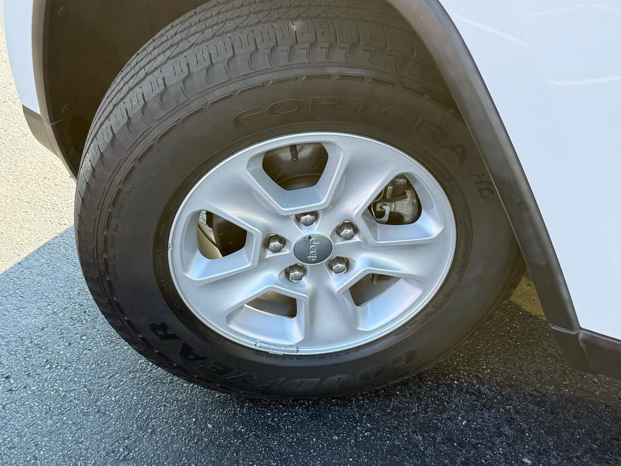 Jeep Grand Cherokee 4WD 4dr Laredo 2015