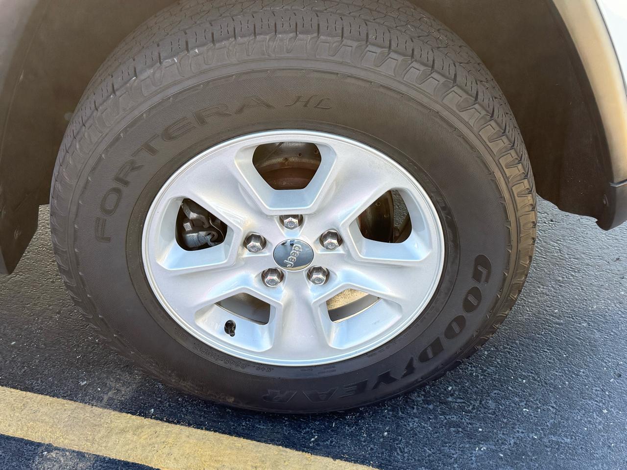 Jeep Grand Cherokee 4WD 4dr Laredo 2015