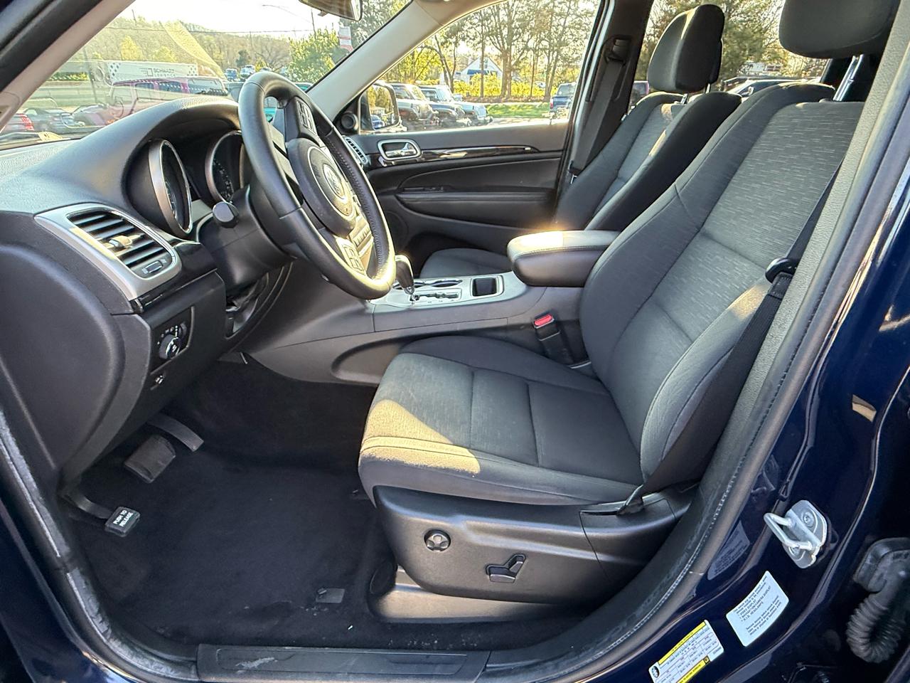 Jeep Grand Cherokee 4WD 4dr Laredo 2012