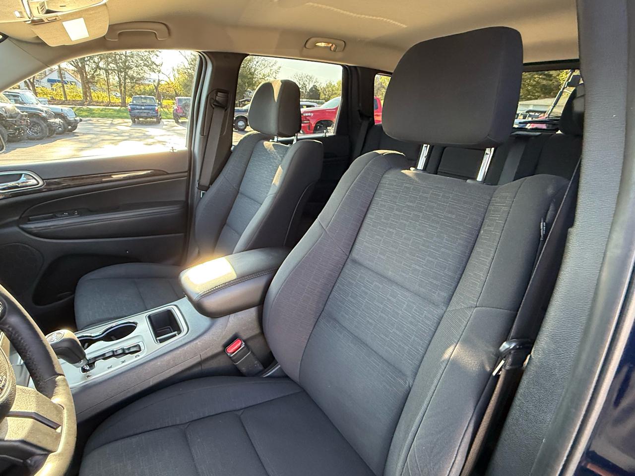 Jeep Grand Cherokee 4WD 4dr Laredo 2012