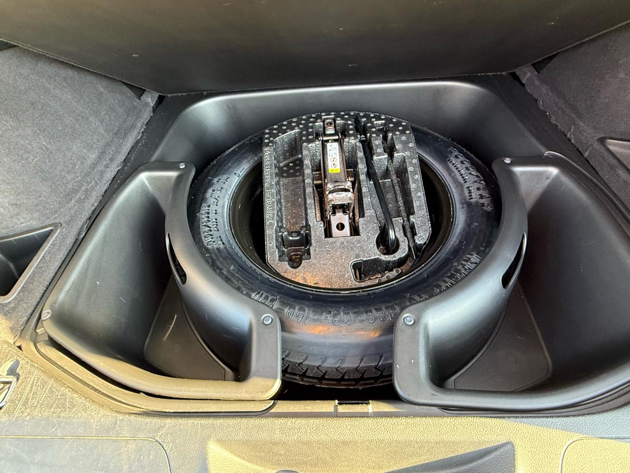 Jeep Grand Cherokee 4WD 4dr Laredo 2012