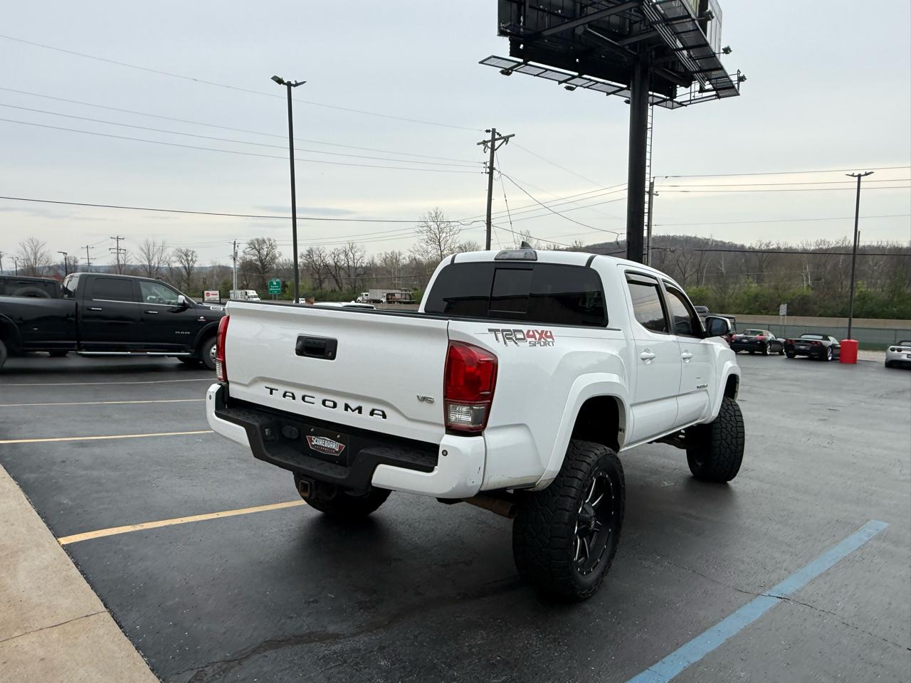 Toyota Tacoma SR5 Double Cab 5' Bed V6 4x4 AT (Natl) 2017