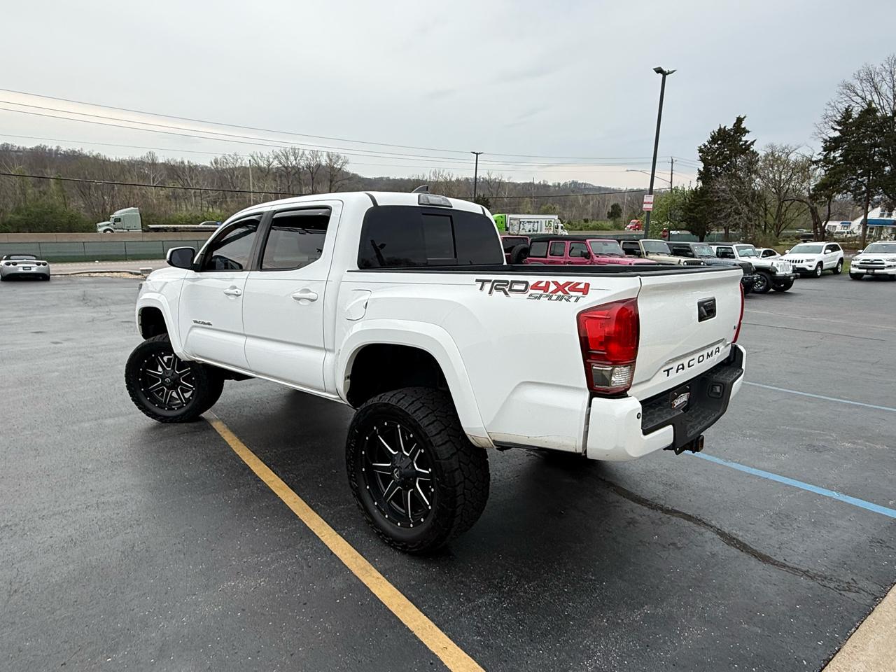 Toyota Tacoma SR5 Double Cab 5' Bed V6 4x4 AT (Natl) 2017