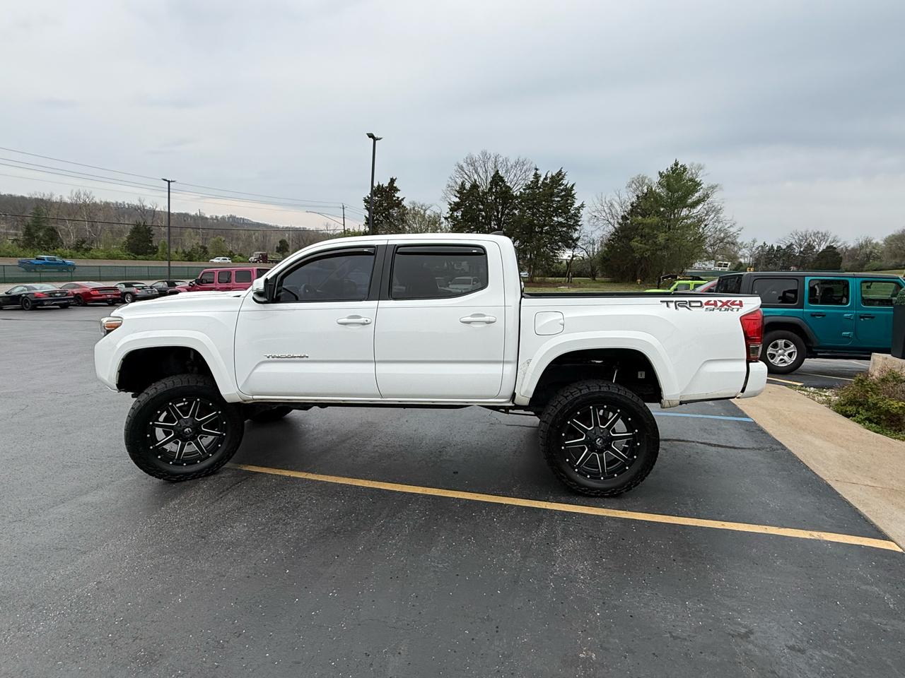 Toyota Tacoma SR5 Double Cab 5' Bed V6 4x4 AT (Natl) 2017
