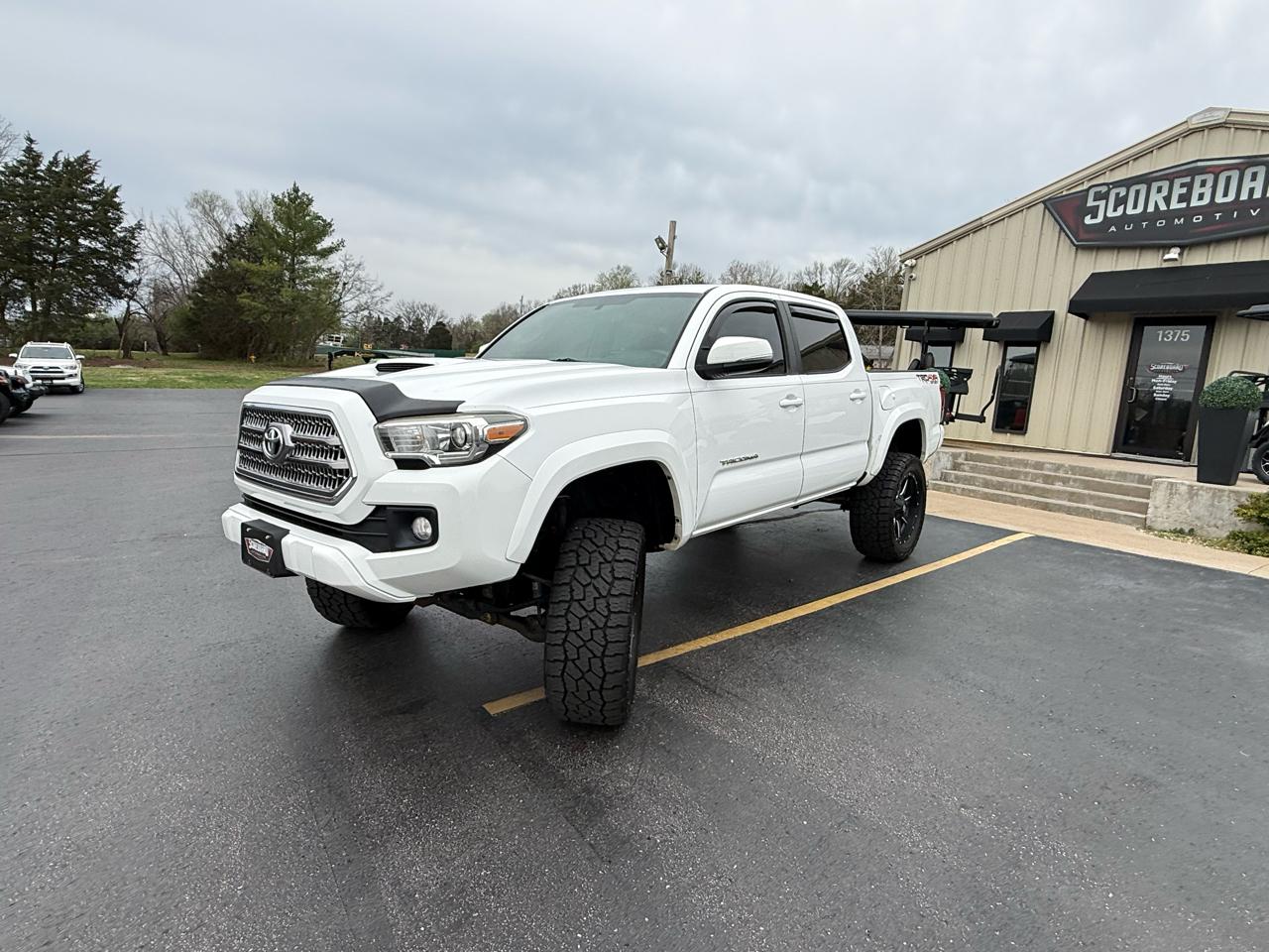 Toyota Tacoma SR5 Double Cab 5' Bed V6 4x4 AT (Natl) 2017