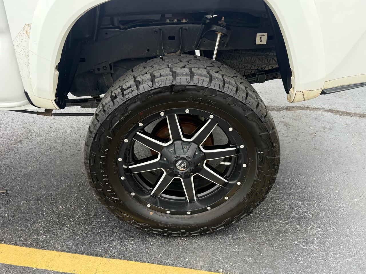 Toyota Tacoma SR5 Double Cab 5' Bed V6 4x4 AT (Natl) 2017