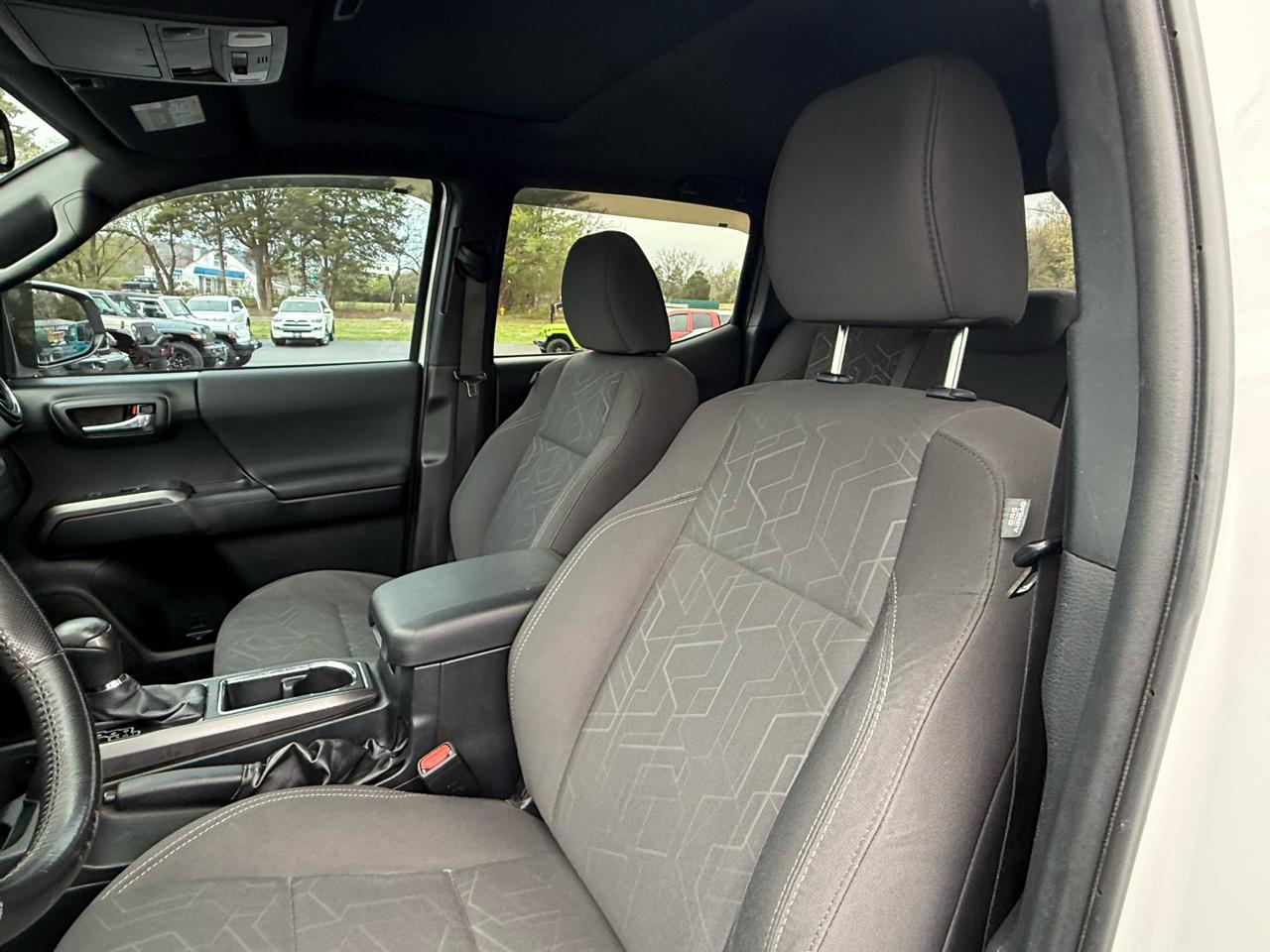 Toyota Tacoma SR5 Double Cab 5' Bed V6 4x4 AT (Natl) 2017