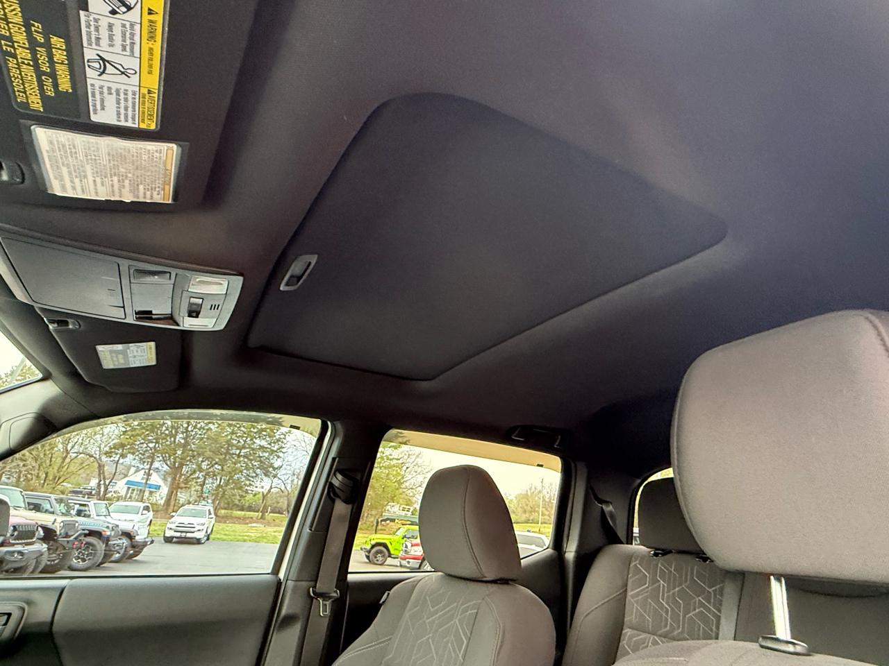 Toyota Tacoma SR5 Double Cab 5' Bed V6 4x4 AT (Natl) 2017