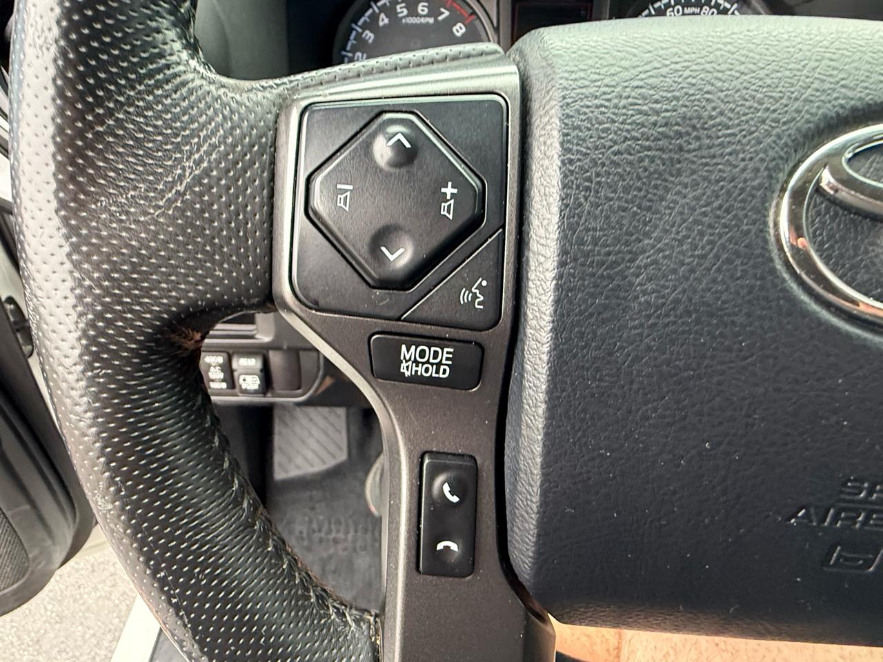 Toyota Tacoma SR5 Double Cab 5' Bed V6 4x4 AT (Natl) 2017