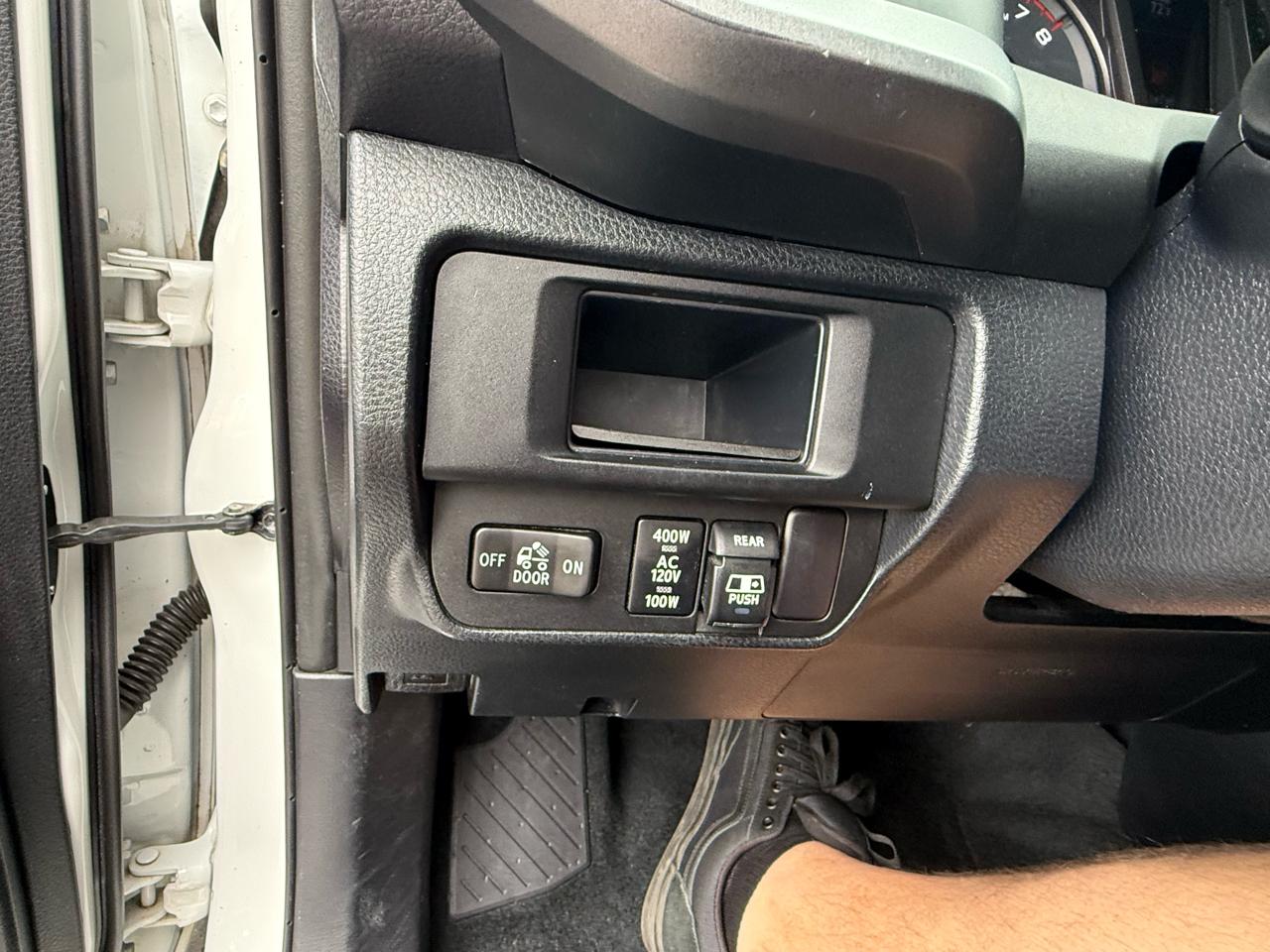 Toyota Tacoma SR5 Double Cab 5' Bed V6 4x4 AT (Natl) 2017