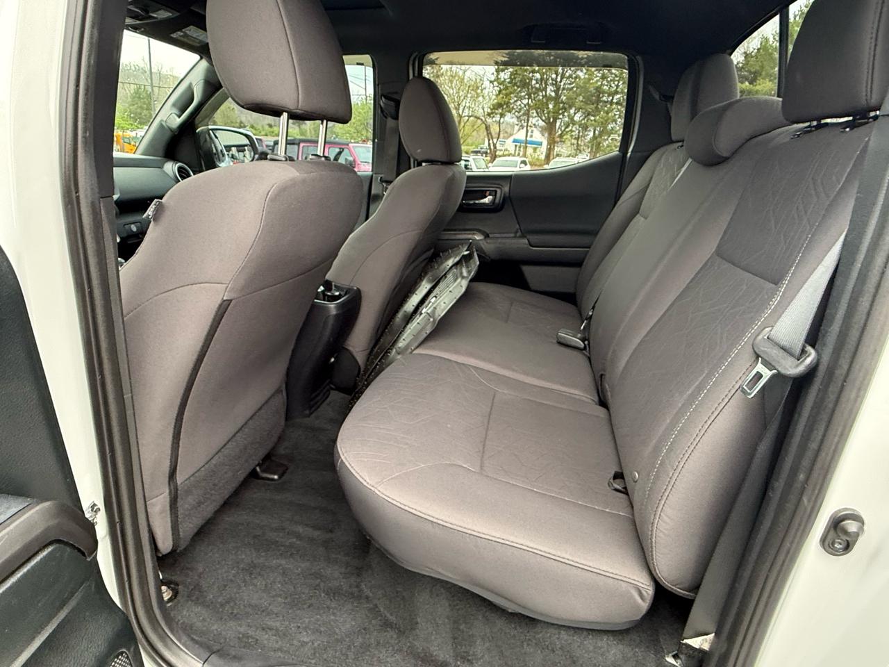 Toyota Tacoma SR5 Double Cab 5' Bed V6 4x4 AT (Natl) 2017