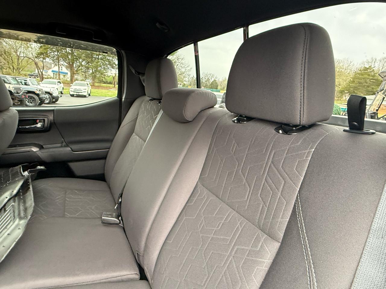 Toyota Tacoma SR5 Double Cab 5' Bed V6 4x4 AT (Natl) 2017