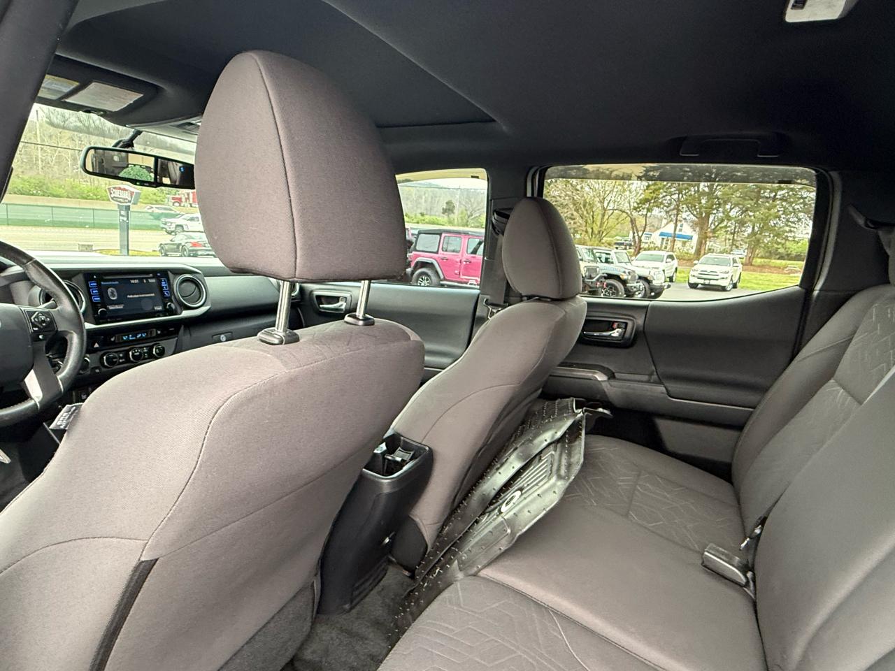 Toyota Tacoma SR5 Double Cab 5' Bed V6 4x4 AT (Natl) 2017