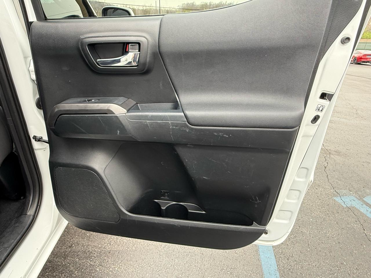 Toyota Tacoma SR5 Double Cab 5' Bed V6 4x4 AT (Natl) 2017