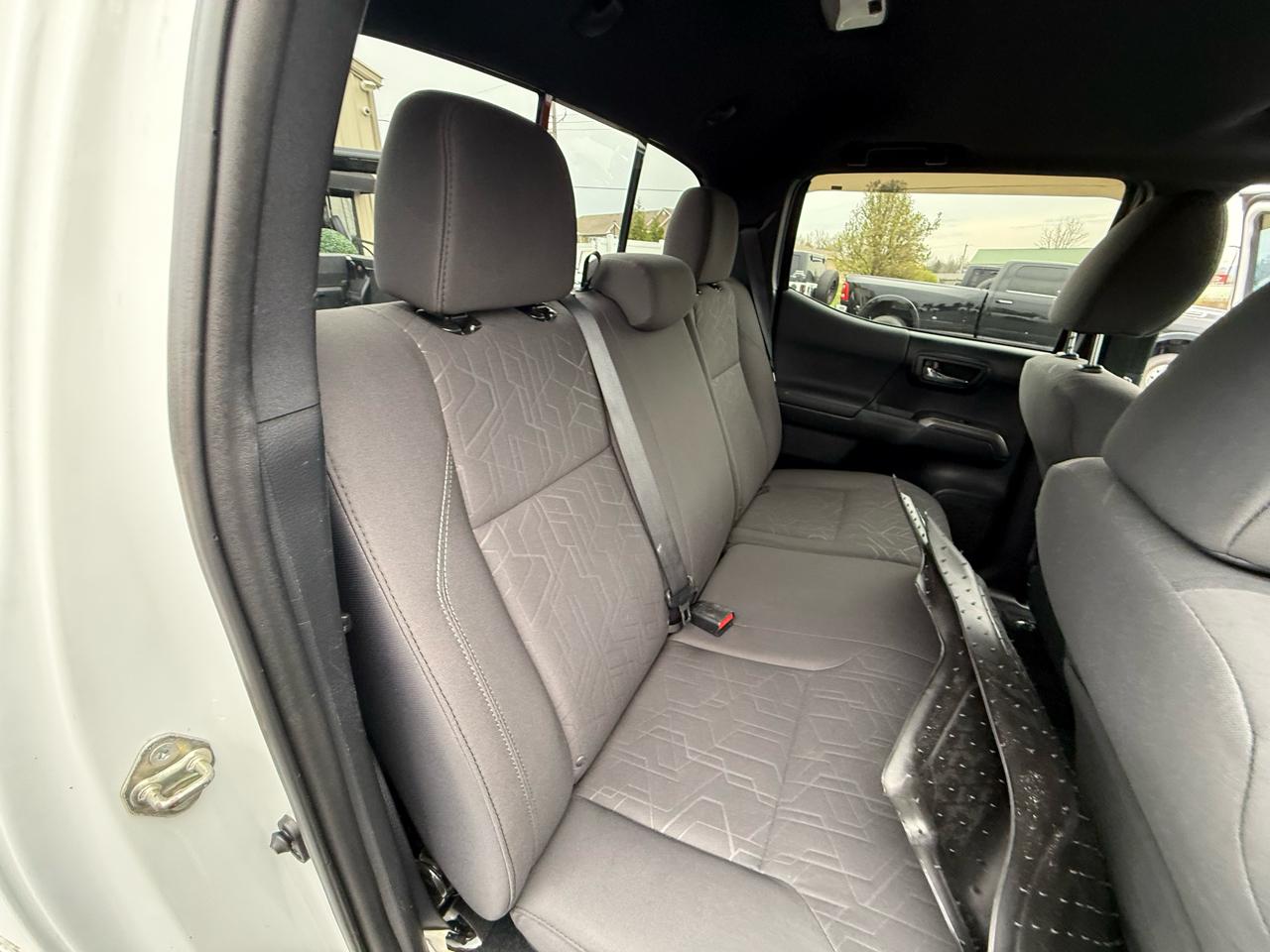 Toyota Tacoma SR5 Double Cab 5' Bed V6 4x4 AT (Natl) 2017