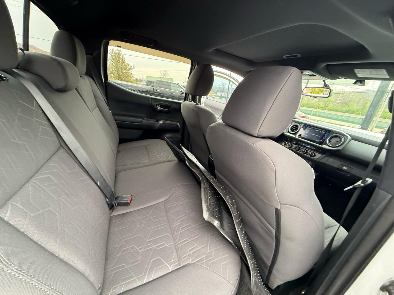 Toyota Tacoma SR5 Double Cab 5' Bed V6 4x4 AT (Natl) 2017