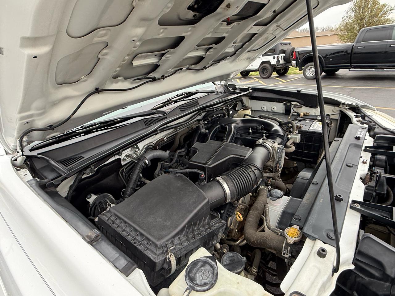 Toyota Tacoma SR5 Double Cab 5' Bed V6 4x4 AT (Natl) 2017