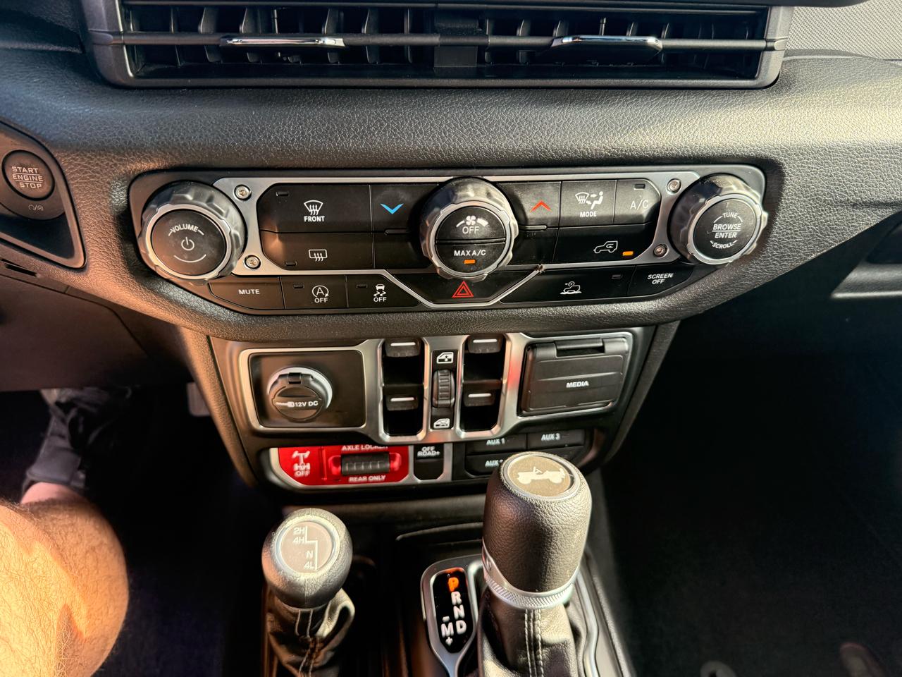 Jeep Wrangler Willys 4 Door 4x4 2024