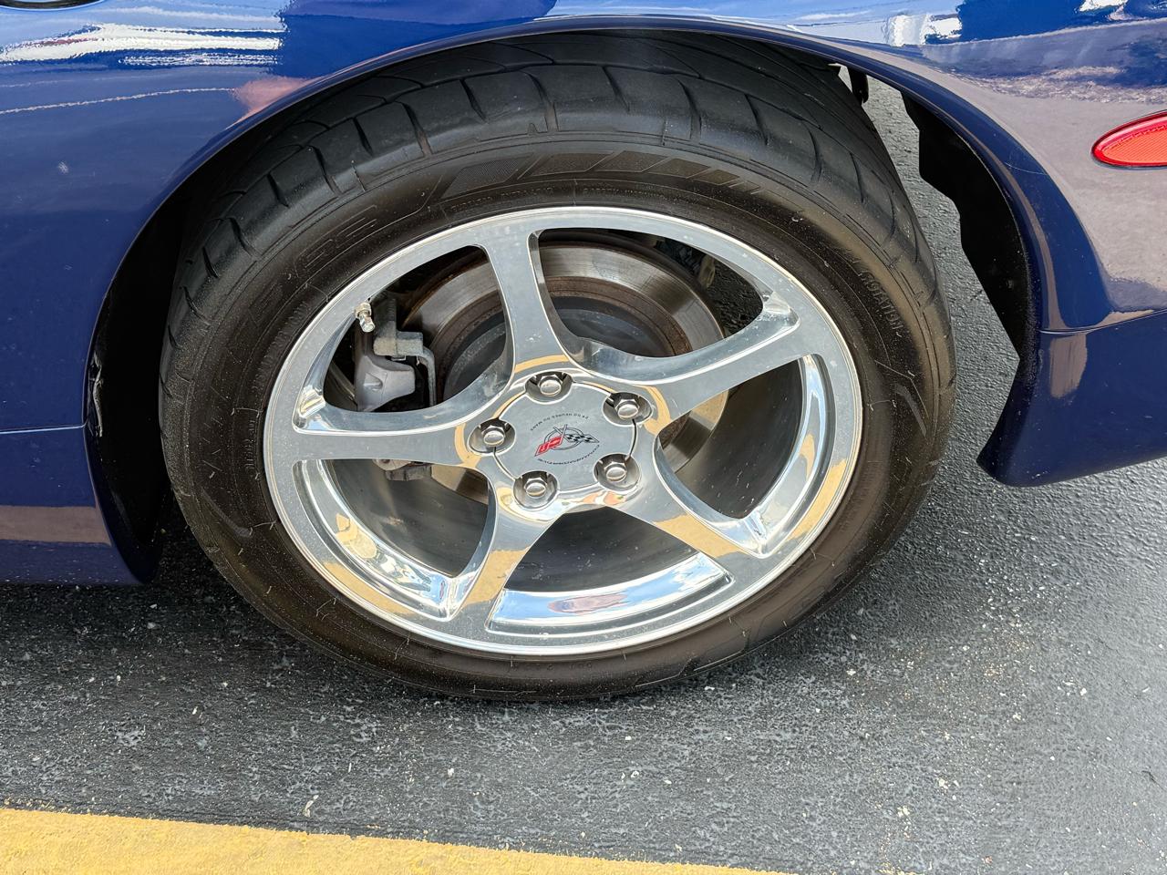 Chevrolet Corvette 2D Convertible 2004