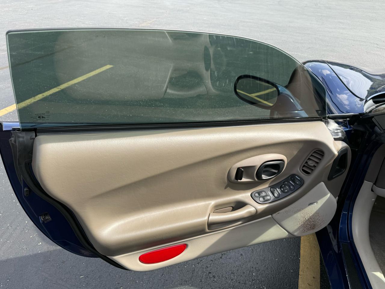 Chevrolet Corvette 2D Convertible 2004