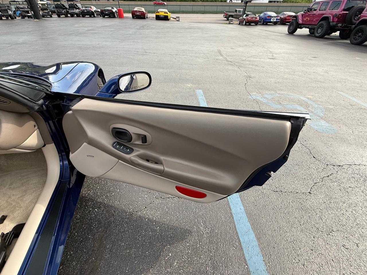 Chevrolet Corvette 2D Convertible 2004