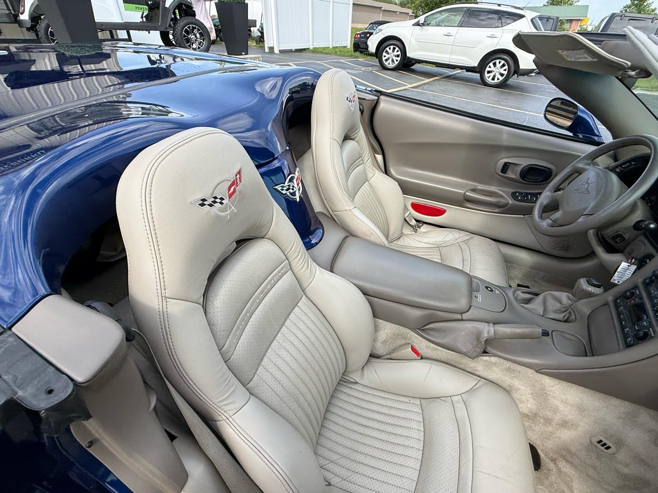 Chevrolet Corvette 2D Convertible 2004