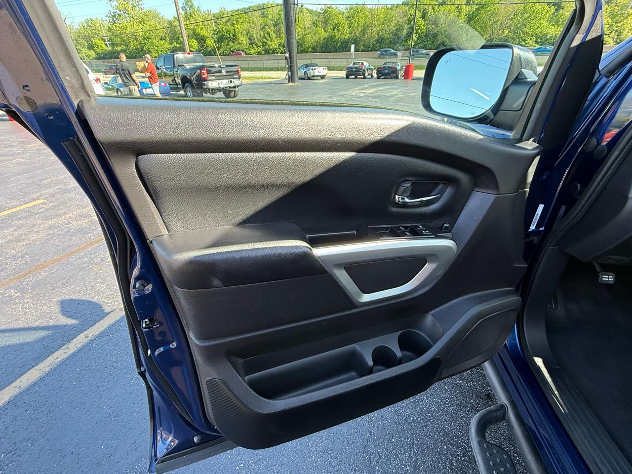 Nissan Titan 4x4 Crew Cab SV 2021