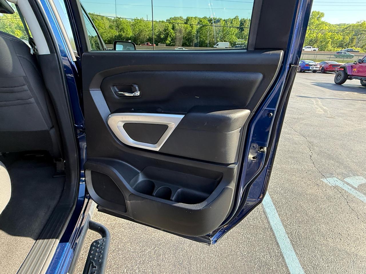 Nissan Titan 4x4 Crew Cab SV 2021
