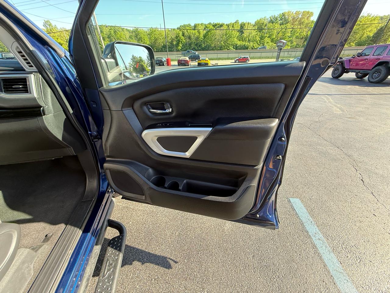Nissan Titan 4x4 Crew Cab SV 2021