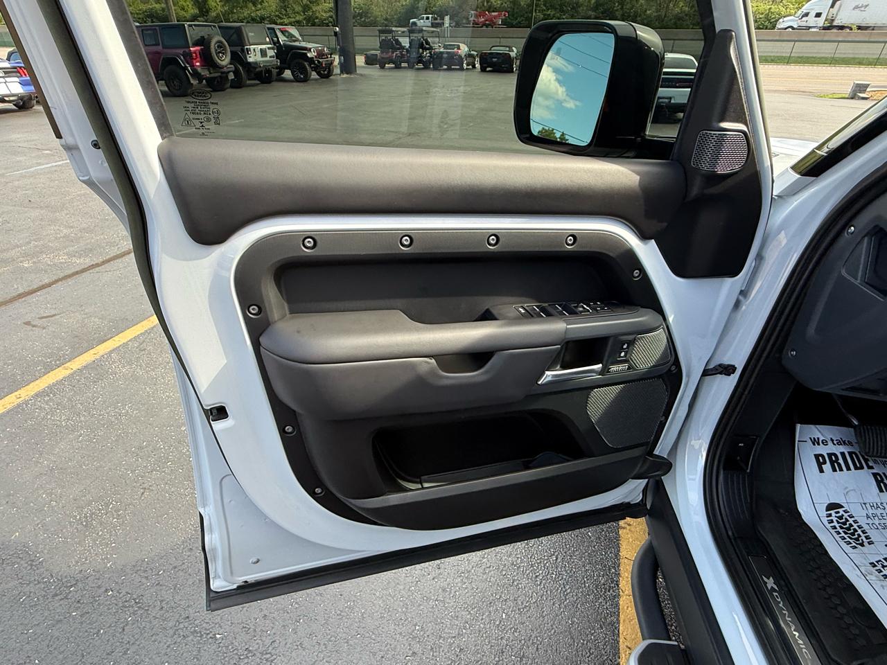 Land Rover Defender 110 X-Dynamic SE AWD 2023