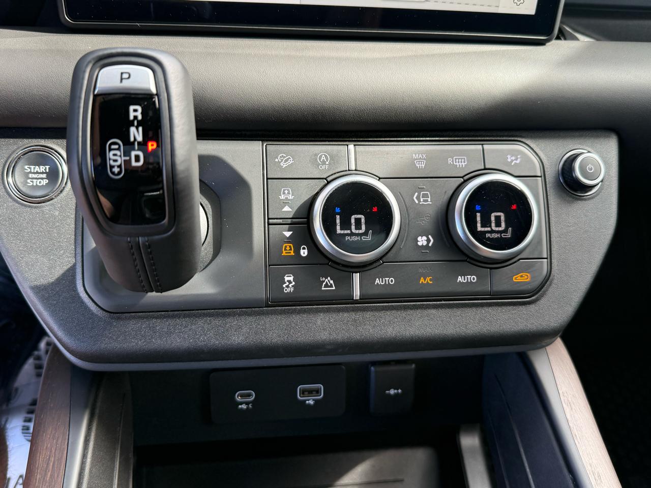 Land Rover Defender 110 X-Dynamic SE AWD 2023