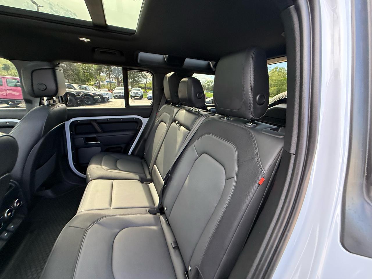 Land Rover Defender 110 X-Dynamic SE AWD 2023