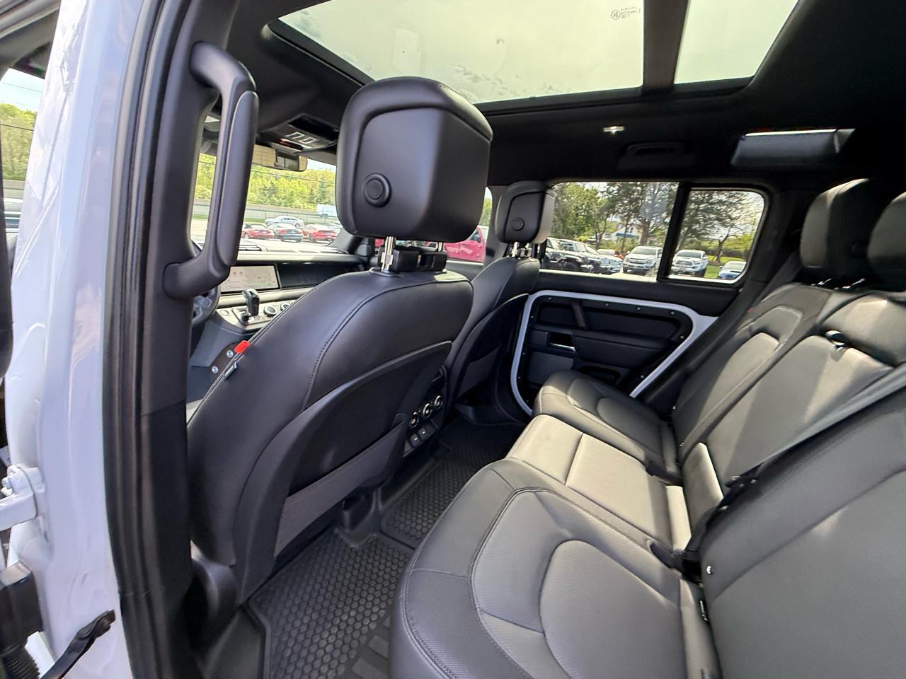 Land Rover Defender 110 X-Dynamic SE AWD 2023