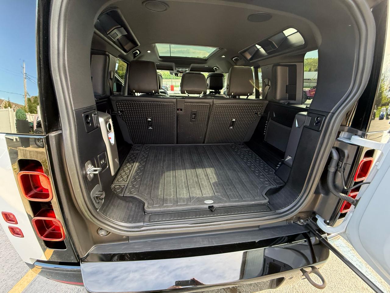 Land Rover Defender 110 X-Dynamic SE AWD 2023
