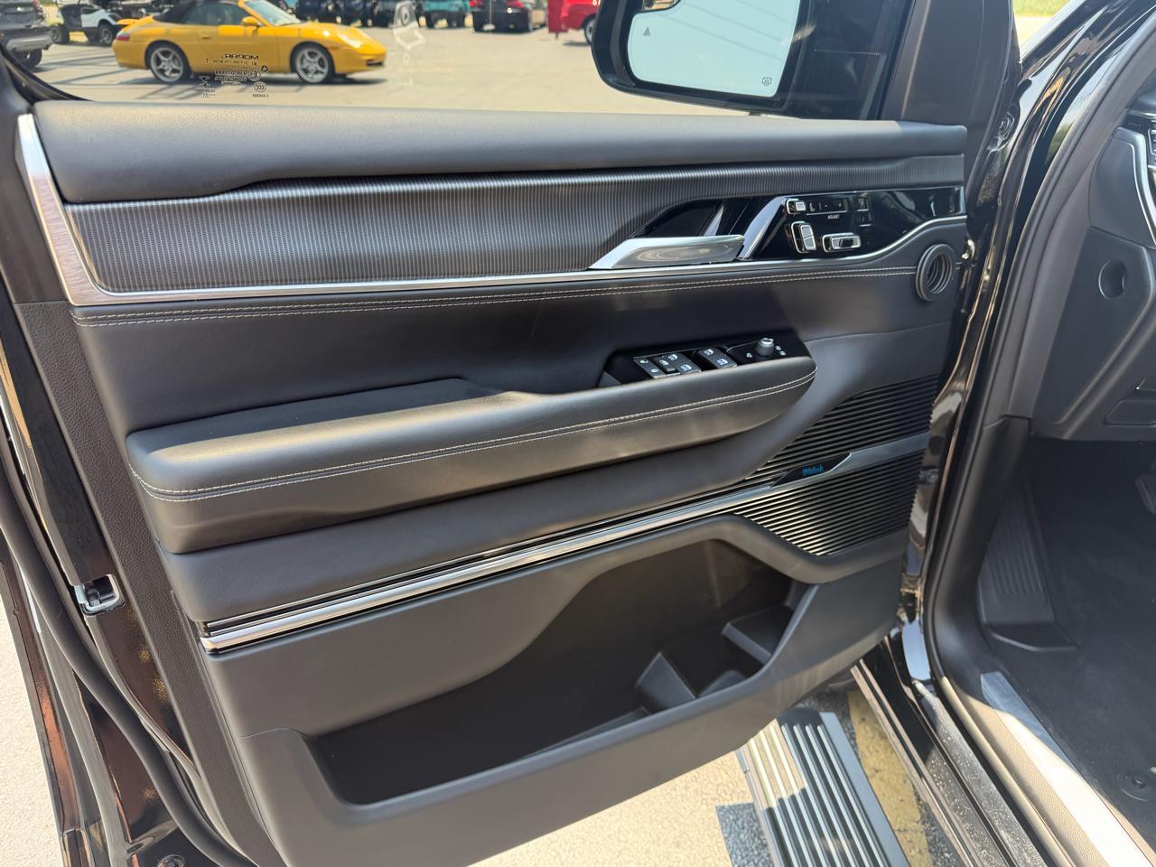 Jeep Grand Wagoneer Series II Obsidian 4x4 2022