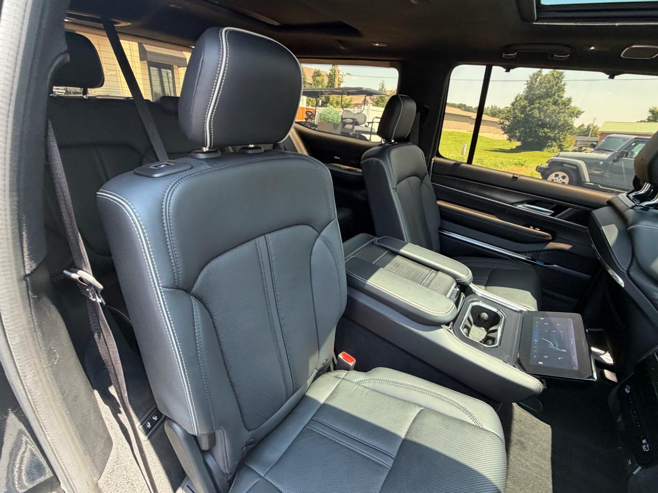 Jeep Grand Wagoneer Series II Obsidian 4x4 2022