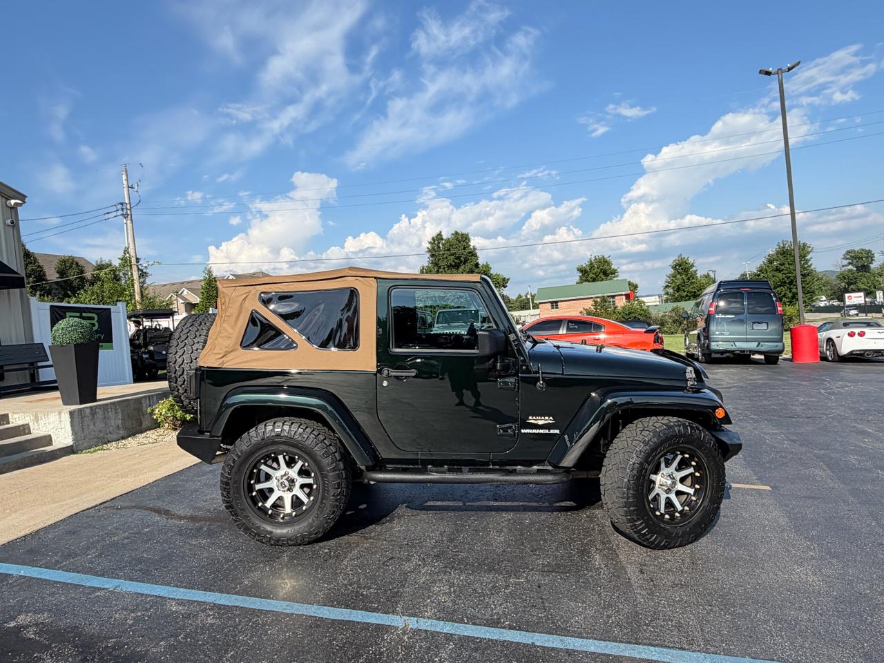 Jeep Wrangler 4WD 2dr Sahara 2012
