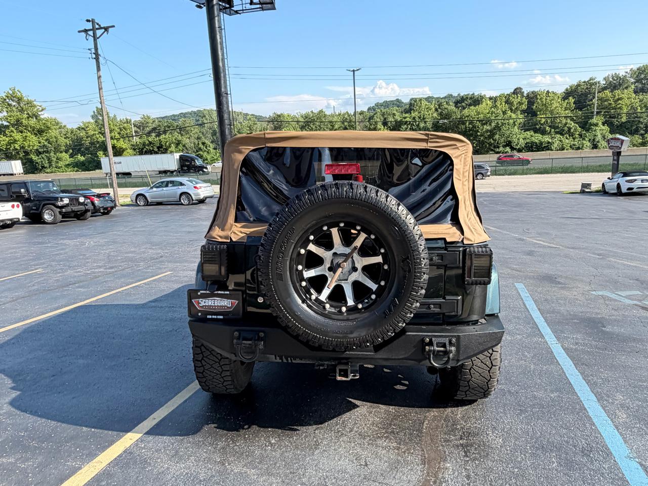 Jeep Wrangler 4WD 2dr Sahara 2012