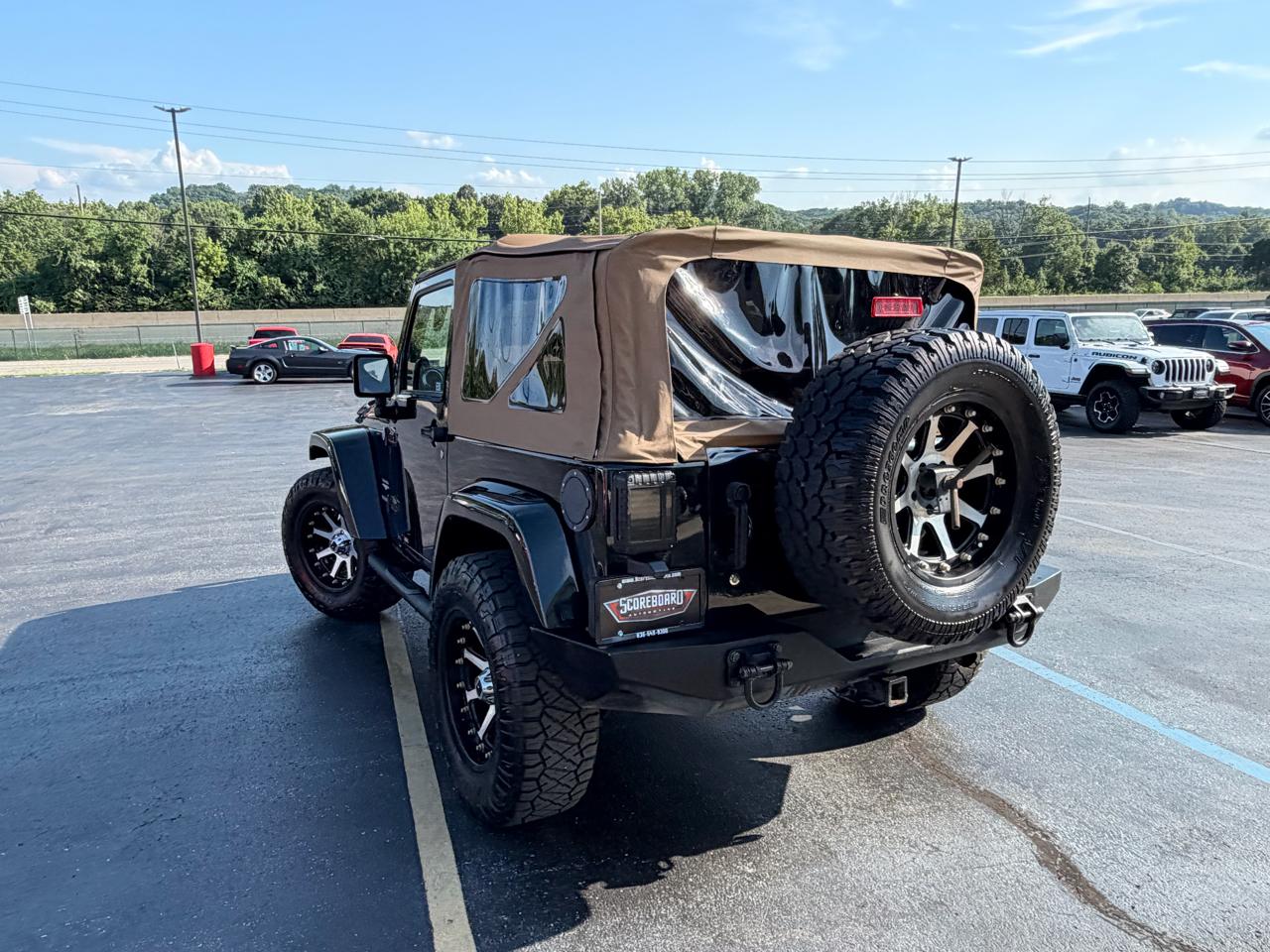 Jeep Wrangler 4WD 2dr Sahara 2012
