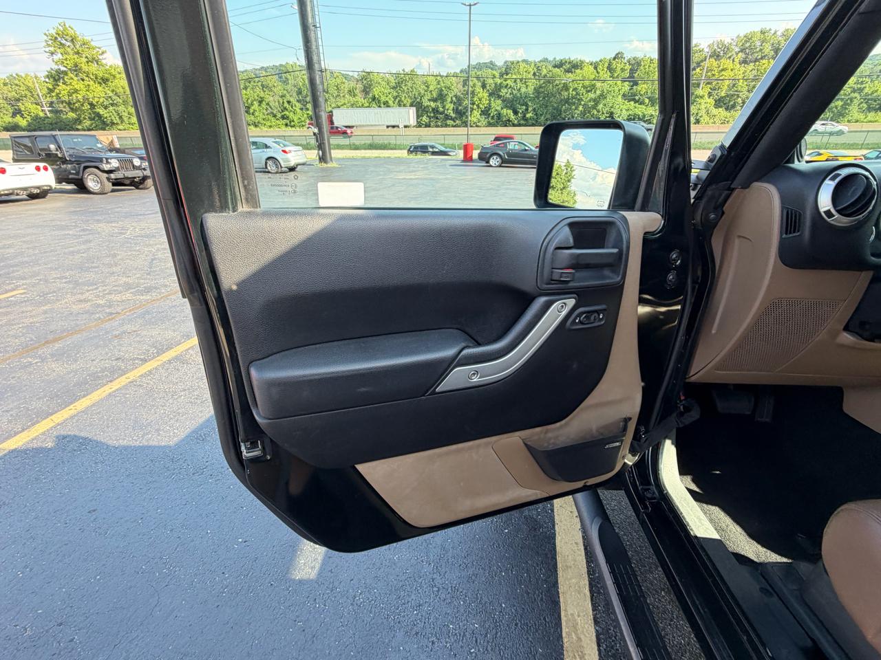 Jeep Wrangler 4WD 2dr Sahara 2012