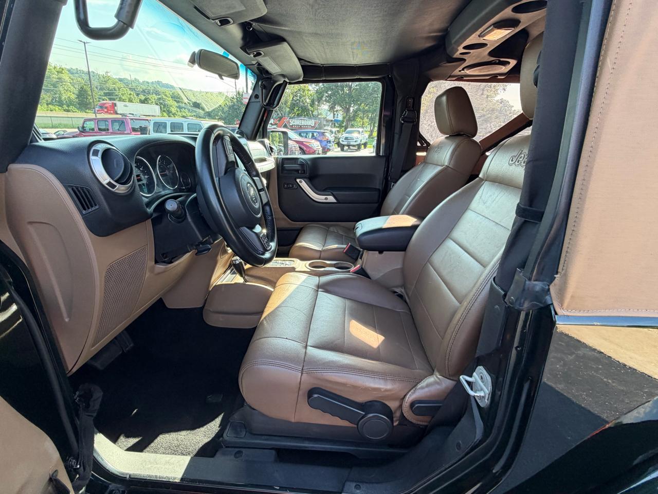 Jeep Wrangler 4WD 2dr Sahara 2012