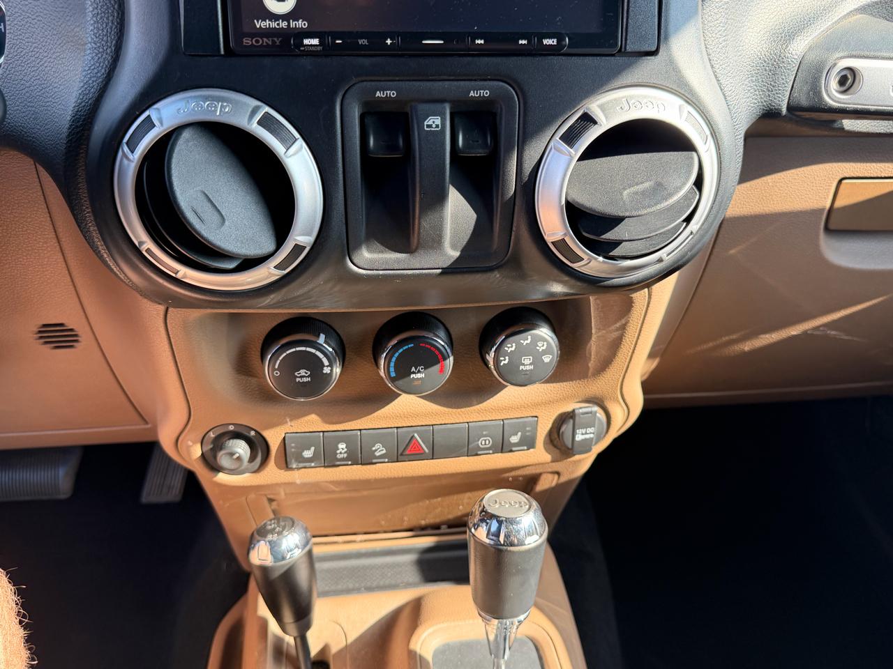 Jeep Wrangler 4WD 2dr Sahara 2012