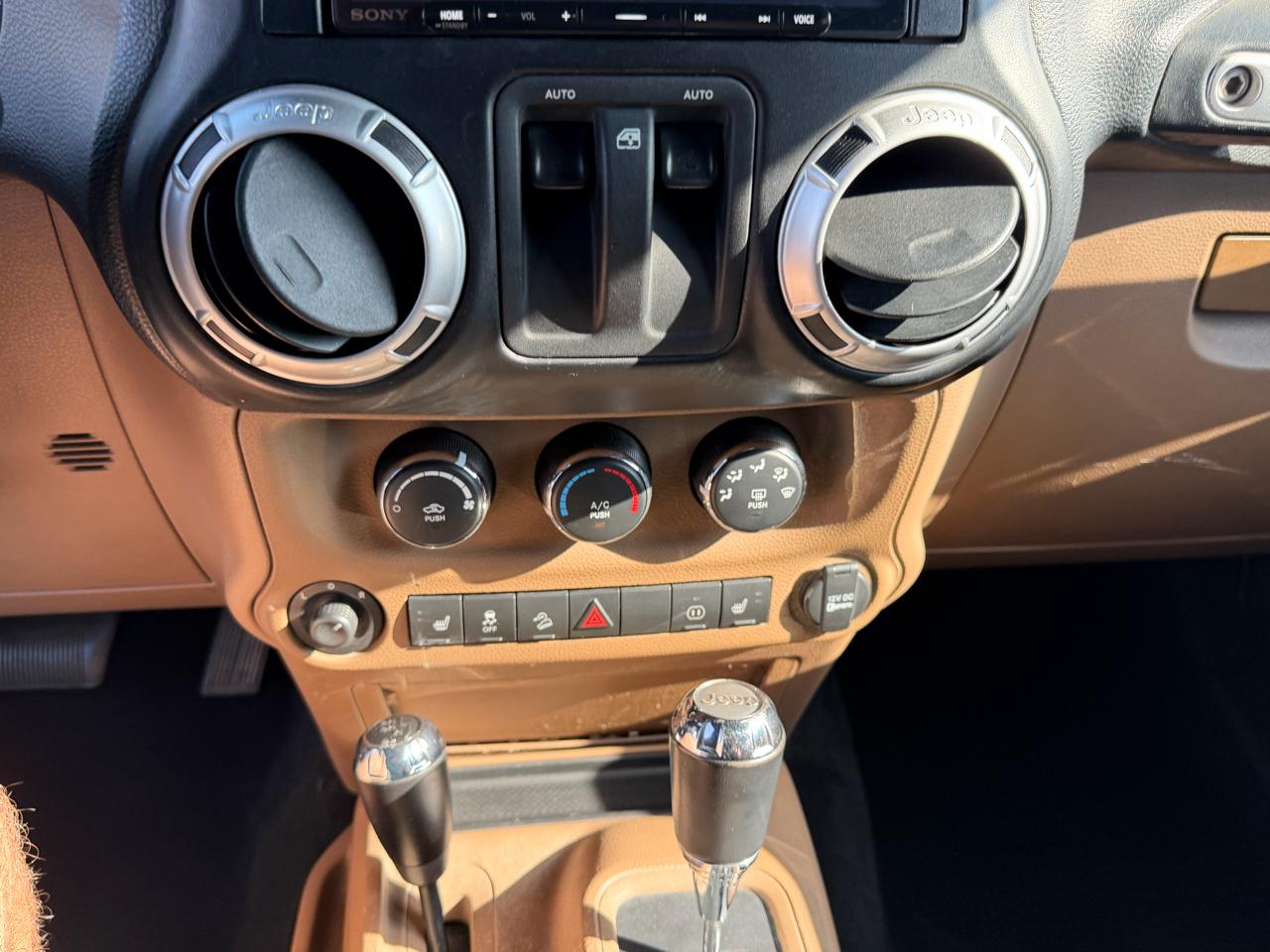 Jeep Wrangler 4WD 2dr Sahara 2012